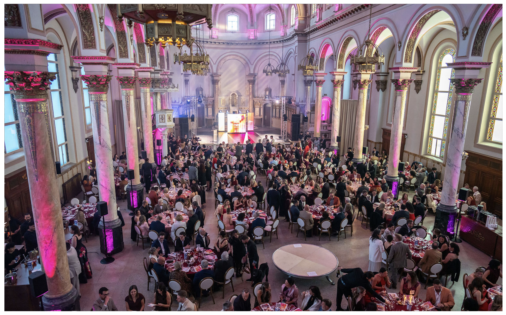 Scène gala — MORE